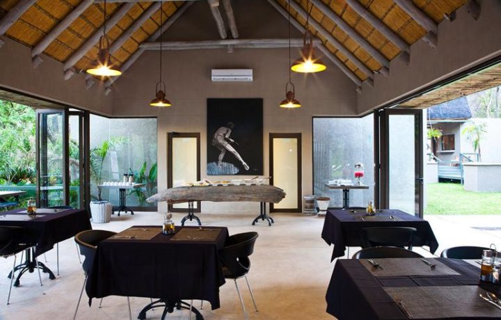 Popa Falls Resort dining area